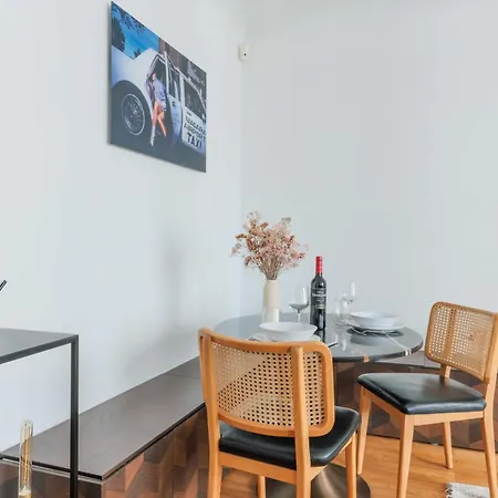 Charm And Serenity In This Modern Cocoon For 2 * פריז